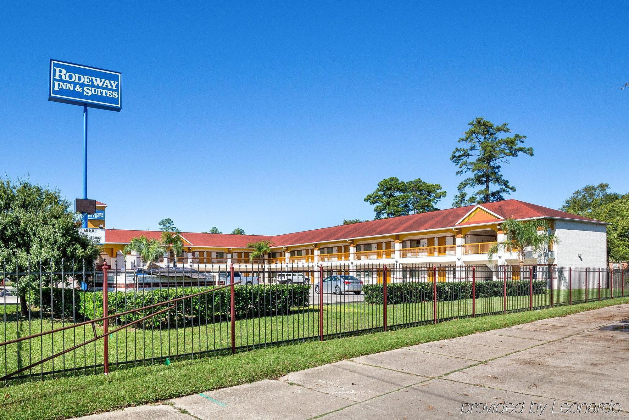 Rodeway Inn & Suites Humble Exterior photo