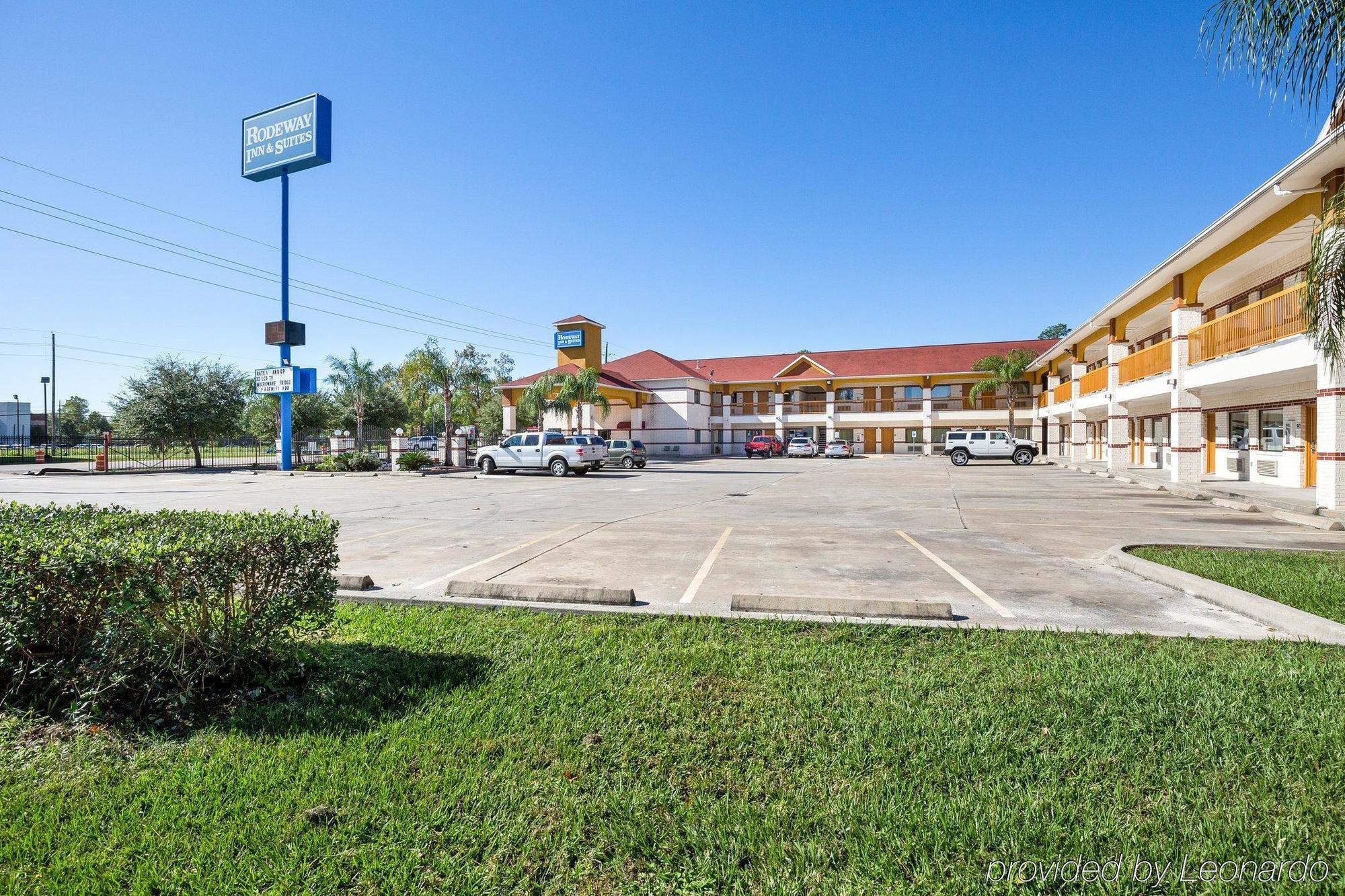 Rodeway Inn & Suites Humble Exterior photo